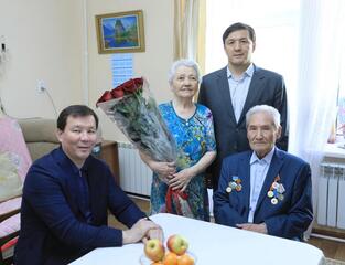 Аким области поздравил тружеников тыла с Днем города