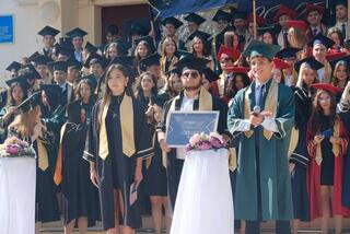 Актауские выпускники школы предпочли благотворительность вместо пышного праздника