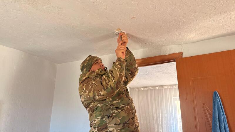 В области Жетісу свыше 2 тысяч датчиков устанавливают в домах социально уязвимых семей