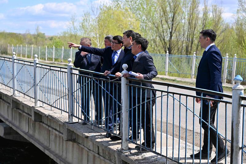 Аким области ознакомился с состоянием моста через реку Талменка в Кокпектинском районе