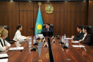 Министр просвещения РК встретился с претендентами на знак «Алтын белгі»