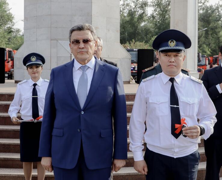 Полицейским Северо-Казахстанской области вручили ключи от 100 новых служебных автомобилей