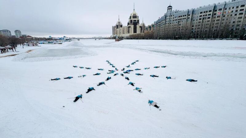 «Снежинка»: в Астане для пенсионеров провели открытый урок по скандинавской ходьбе