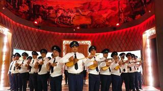 200 полицейских исполнили 