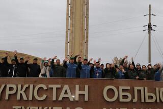 ТУРКЕСТАН: В ЭСТАФЕТЕ ЧИСТОТЫ В ТЮЛЬКУБАСЕ ПРИНЯЛИ УЧАСТИЕ ОКОЛО 4 ТЫСЯЧ ЧЕЛОВЕК