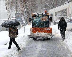 Коммунальные службы Алматы работают круглосуточно после выпадения более 15 см снега