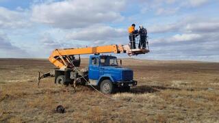 В селе Кайынды проводят ремонт электросетей
