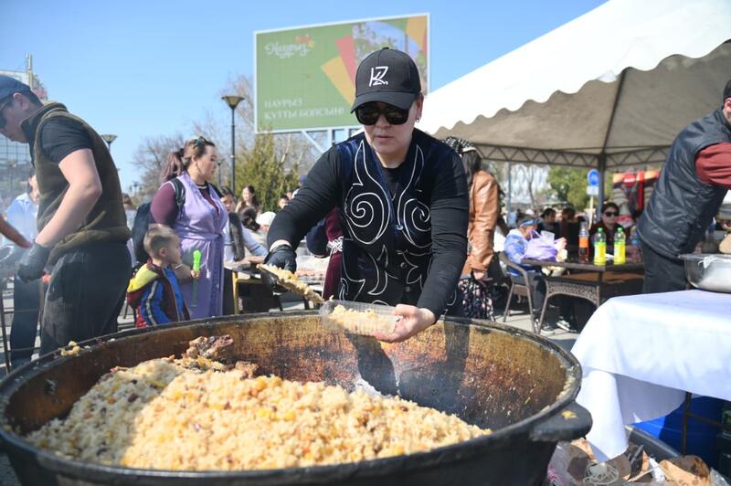 ШЫМКЕНТ: ПРОХОДИТ МЕЖДУНАРОДНЫЙ ГАСТРОНОМИЧЕСКИЙ ФЕСТИВАЛЬ «DAMDASTOUR»