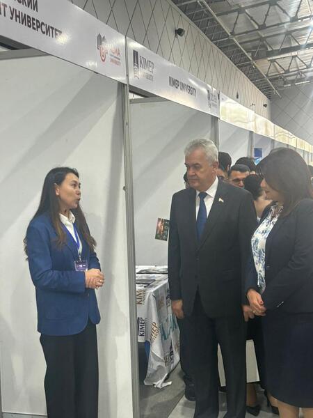 Казахстанские вузы представлены на международной выставке в Душанбе