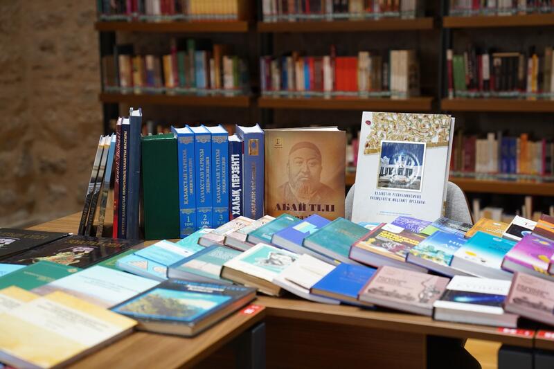 В крупнейшей библиотеке Стамбула впервые открылся научно-литературный уголок Казахстана