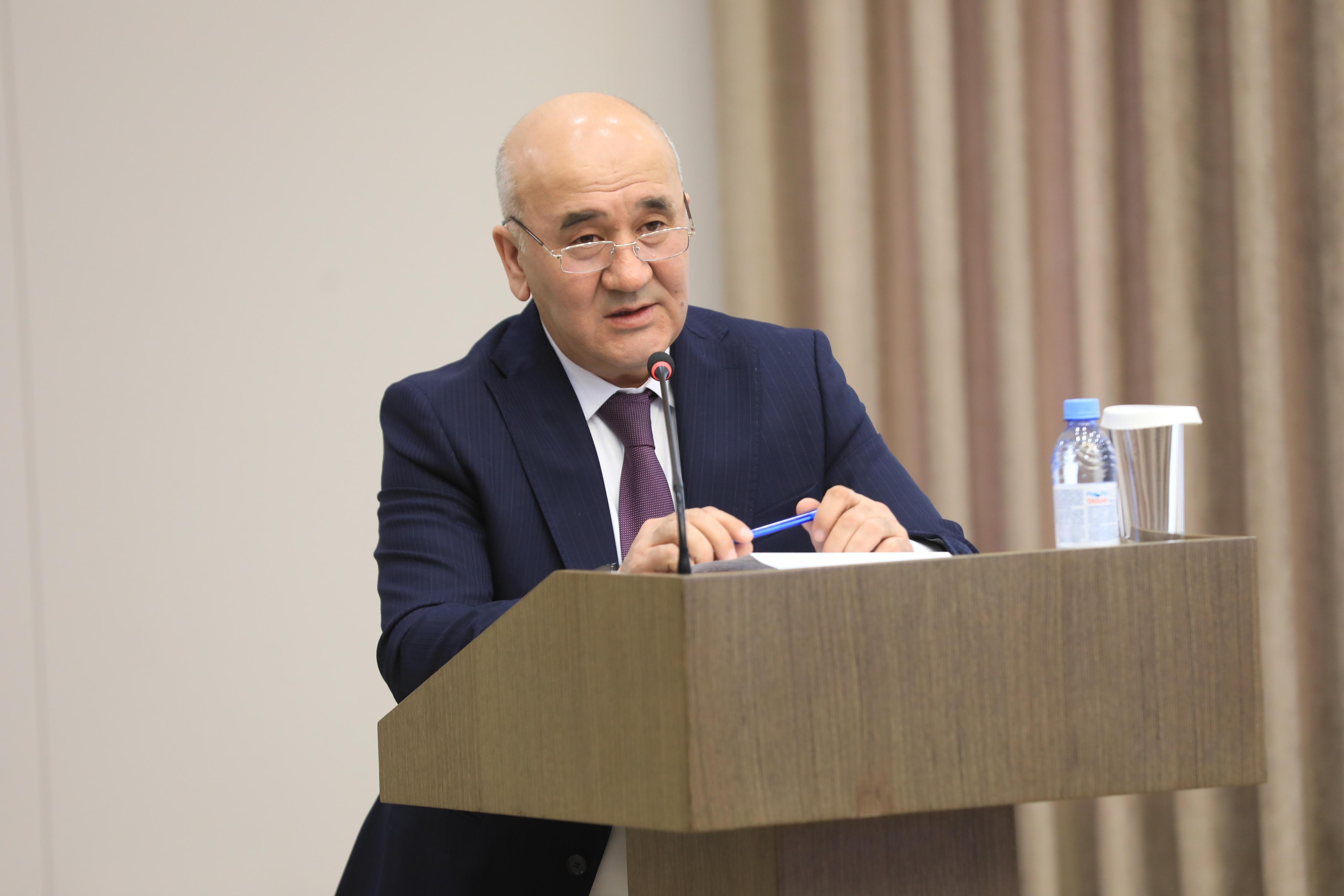 На очередном аппаратном совещании рассмотрены два вопроса