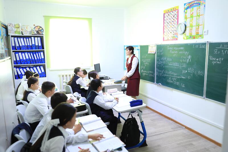 Аким области поручил рассмотреть вопрос строительства школы в Токмансае