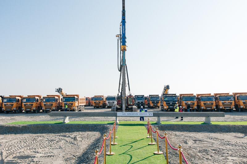 В Атырауской области забили первые сваи Газосепарационного комплекса