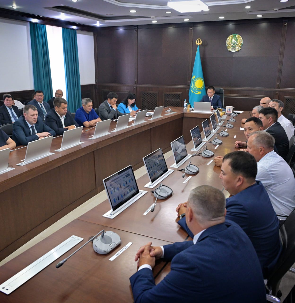 Сегодня под председательством Премьер-Министра Республики Казахстан Олжаса Бектенова состоялось селекторное совещание, посвященное итогам весенне-полевых работ и развитию агропромышленного комплекса страны