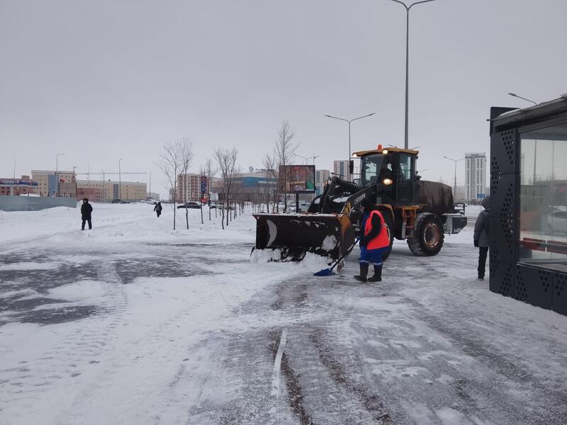 В Астане на снегоуборочные работы вывели более 1,7 тыс. единиц спецтехники