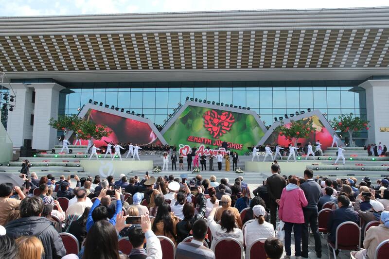 Alma Fest: более 100 тонн яблок, выступления суперзвезд и увлекательные игры