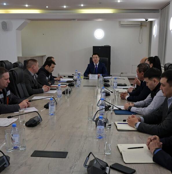 Вчера аким Павлодарской области Асаин Байханов провел выездное совещание по прохождению отопительного сезона и планах подготовки к следующему в городе Аксу