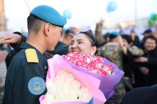 Астана торжественно встретила уволенных в запас десантников