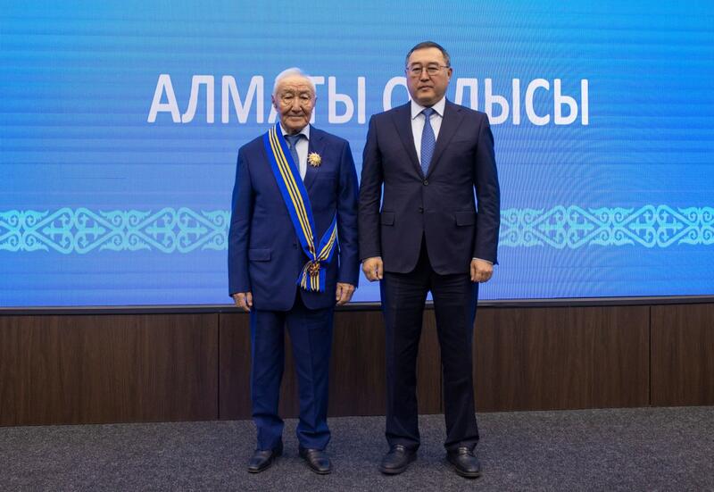 Ветеран труда Стахан Белгожаев награжден орденом «Барыс» I степени