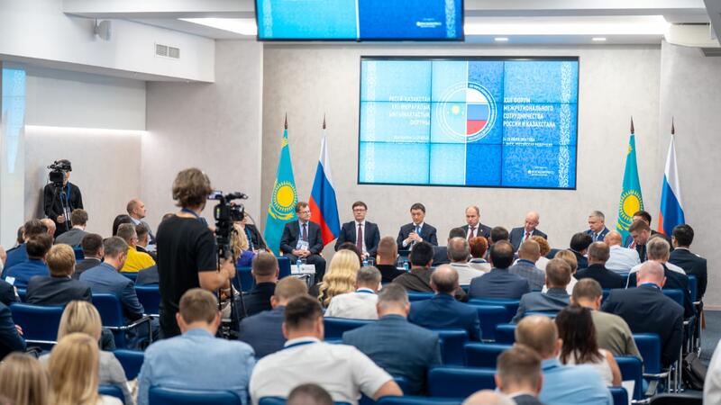 Представители делегации ВКО выступили на XXII форуме межрегионального сотрудничества РК и РФ в Омске