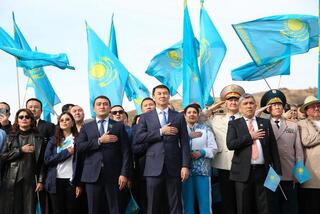 В Алматы в честь Дня Республики состоялась церемония поднятия Государственного флага