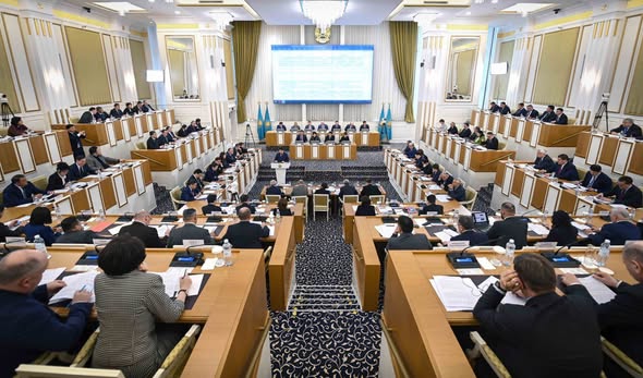 Ценности брака и семьи усилят на конституционном уровне в Казахстане