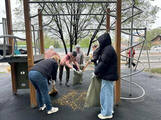 В восьми районах Алматы прошли локальные субботники с участием почти 10 тыс. горожан