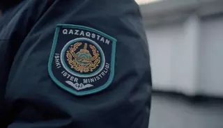 Незаконные граффити и надписи устраняют в Астане
