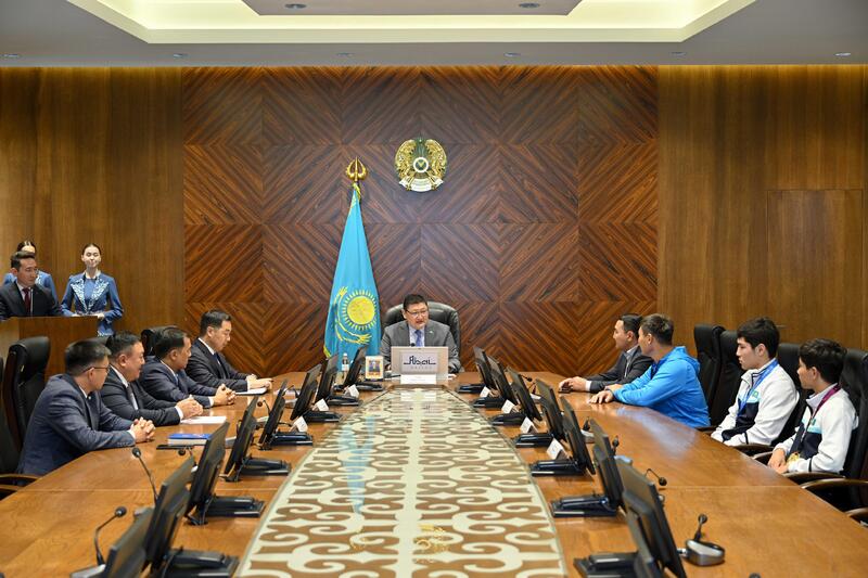 Аким области встретился с призерами чемпионата мира по греко-римской борьбе