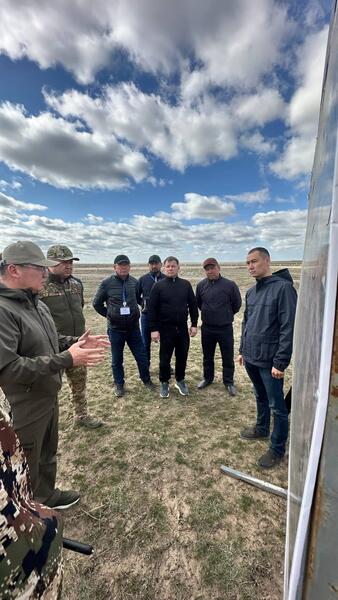Аким области Асаин Байханов совершил облет Баянаульского района, ознакомился с ходом сброса воды с водохранилищ «Акжар» и «Каратока» Карагандинской области, а также оценил состояние лиманов