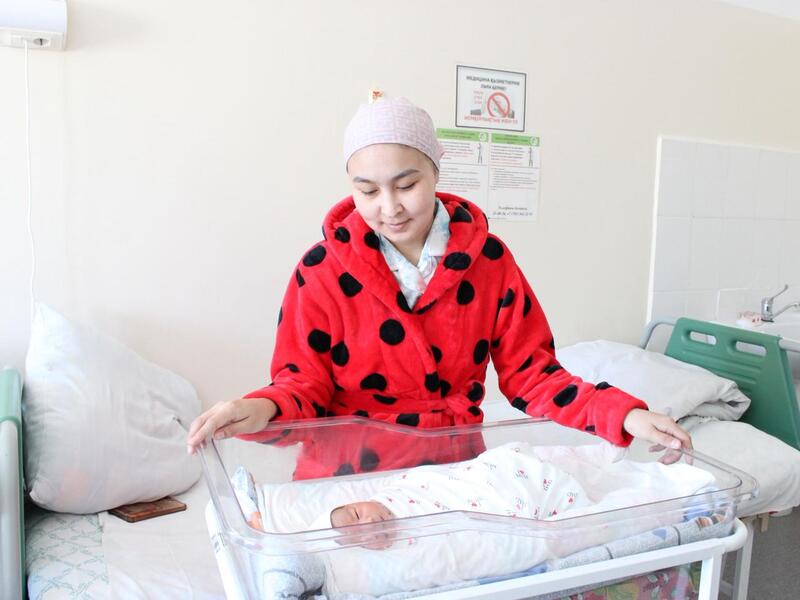 В день республиканского референдума в Казахстане родились 585 детей