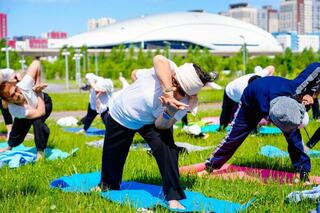 В Астане для пенсионеров организовали особую утреннюю тренировку