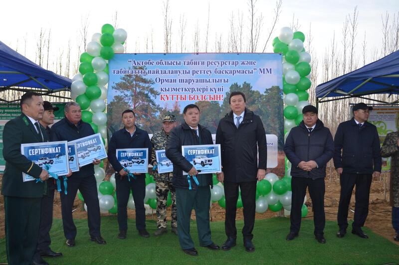 Шалкарским лесникам передали автомобили и дроны