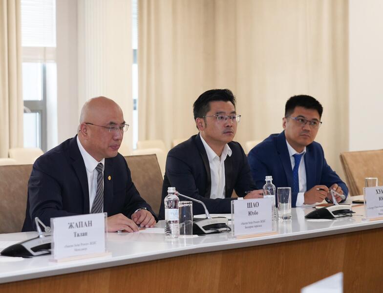 В ТУРКЕСТАНСКОЙ ОБЛАСТИ СТРОЯТ КРУПНУЮ СОЛНЕЧНУЮ ЭЛЕКТРОСТАНЦИЮ МОЩНОСТЬЮ 300 МВТ