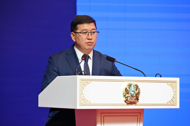 Аким области Абай Берик Уали выступил с докладом на августовской конференции педагогов