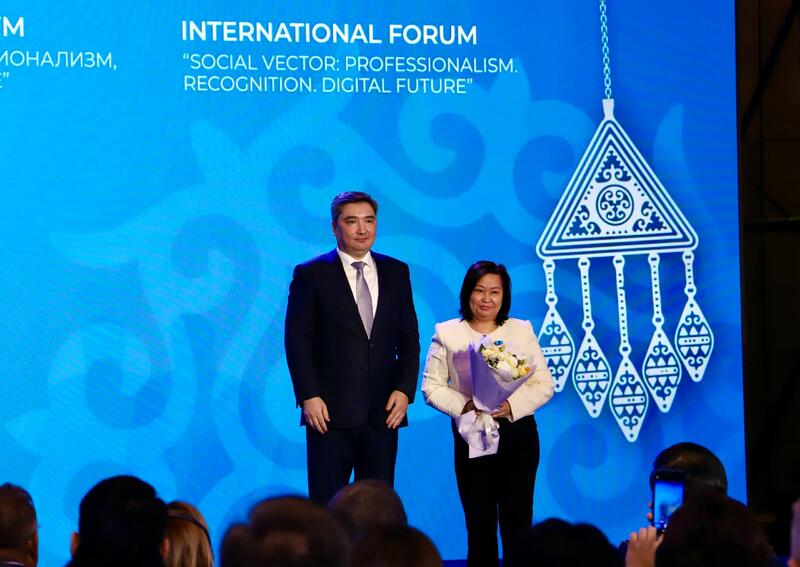 В Астане награждены ветераны социальной сферы и лучшие соцработники