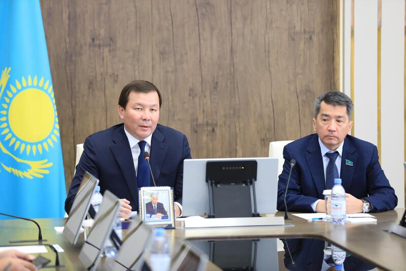 Аким области встретился с депутатами Сената Парламента