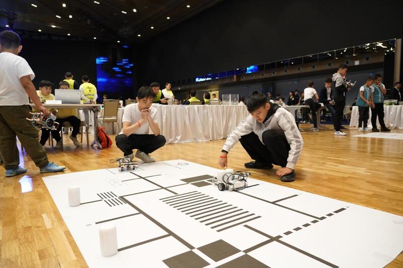Международный чемпионат по робототехнике начался в Астане