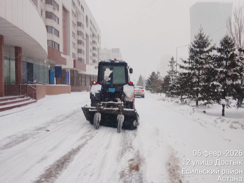 Более 3 000 дорожных рабочих и свыше 1 700 единиц спецтехники задействовано в снегоуборочных работах в Астане