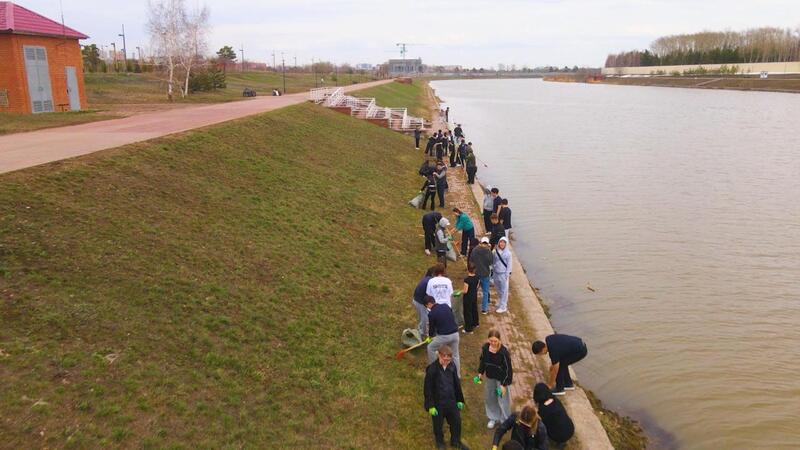 Астанчане поддержали экоинициативу: набережную Есиля очистили от мусора
