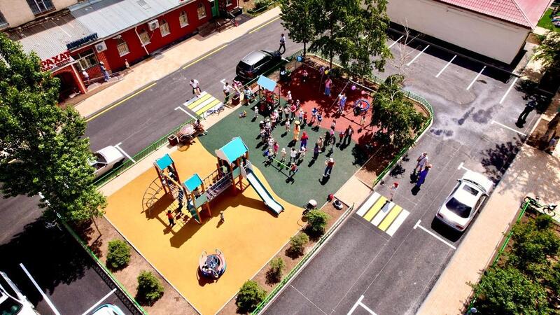 В день защиты детей 10 новых дворов открыли в столичном районе Байконыр