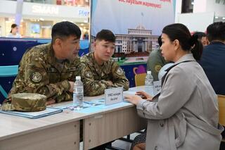 В Актау прошла ярмарка вакансий для желающих поступить на воинскую службу