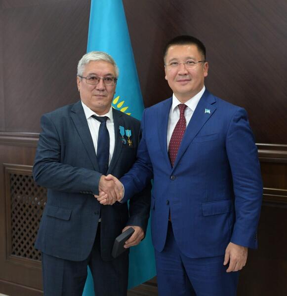 В Павлодарской области вручили медали в честь 30-летия Конституции