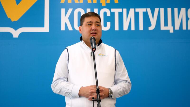 Масштабную акцию в поддержку новой Конституции накануне 8 марта провели в Астане