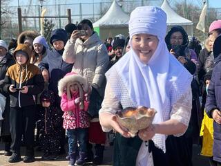 Массовые гуляния проходят в жилых массивах столицы