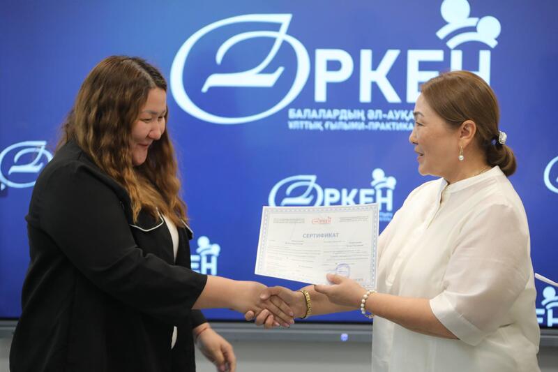 Более 360 специалистов повысили квалификацию по работе с детьми-сиротами