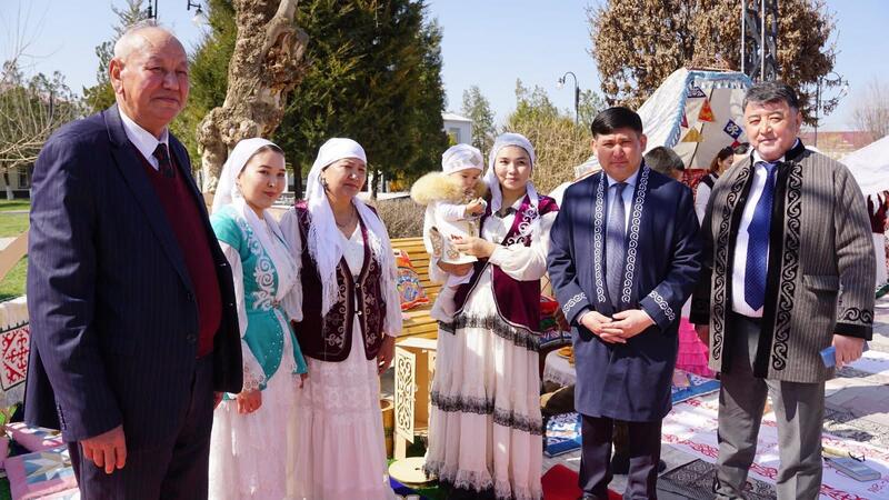 ТУРКЕСТАН: В ОРДАБАСЫ ОДНОВРЕМЕННО ПРОВЕЛИ ОБРЯД «ТҰСАУКЕСЕР» ДЛЯ 50 МАЛЫШЕЙ