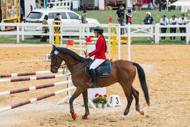 Спортсменка из Астаны завоевала золотую медаль на Международном Кубке по конному спорту
