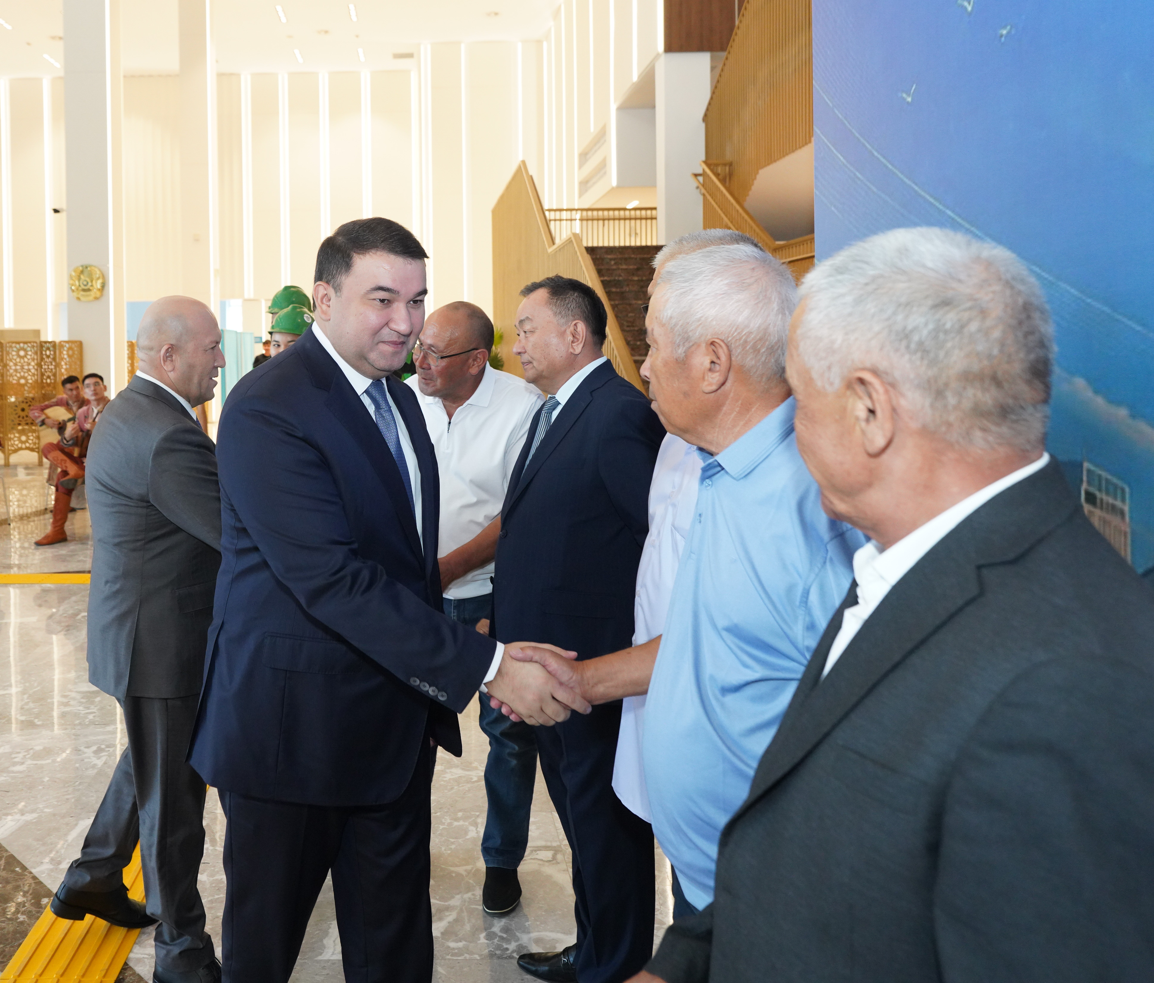 В ТУРКЕСТАНСКОЙ ОБЛАСТИ ЧЕСТВОВАЛИ СТРОИТЕЛЕЙ