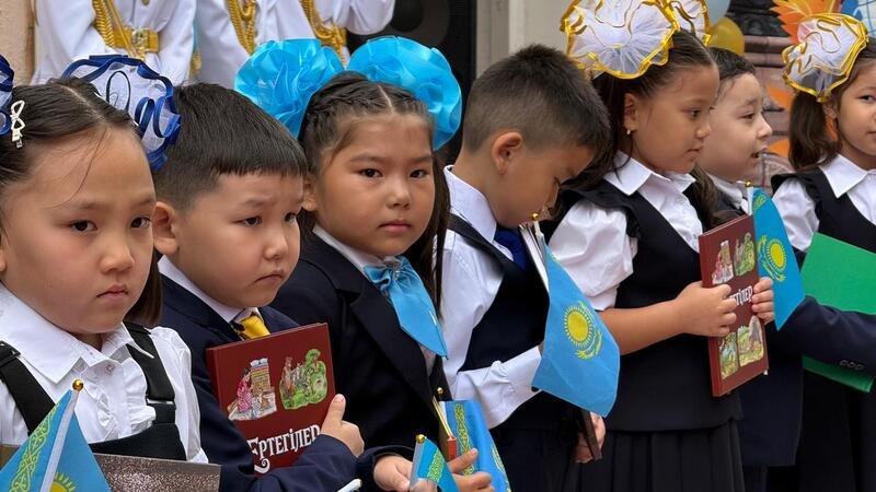 В Алматы более 3 тысяч первоклассников получили книги в подарок